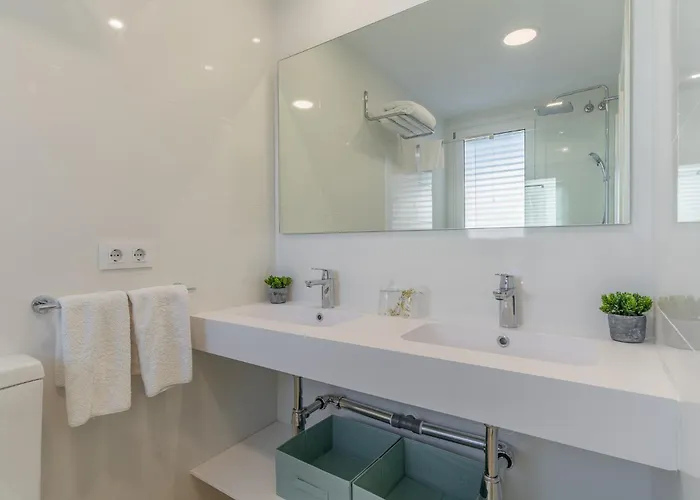 Apartment Elegante Con Vistas Al Mar. 6 Pax