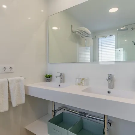 Apartamento Elegante Con Vistas Al Mar. 6 Pax